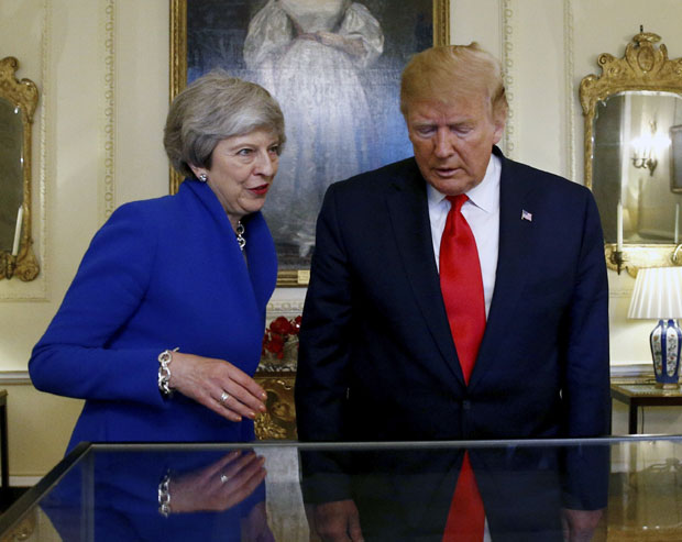 ВАРНИЦЕ ЛЕТЕ ПРЕКО АТЛАНТИКА: Британски амбасадор прозвао Трампа, а он му жестоко одговорио